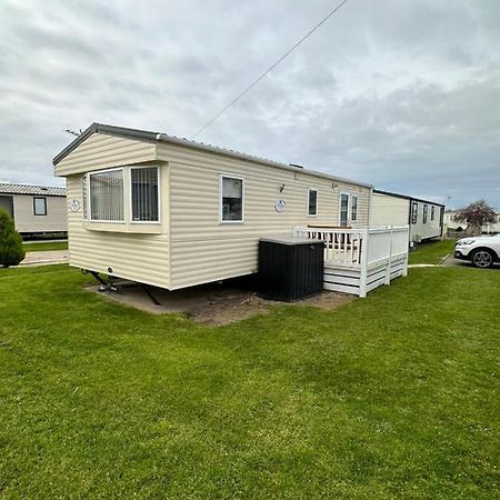 6 Berth Caravan On Marine Holiday Park Rhyl Exterior foto