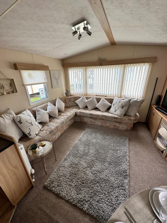 6 Berth Caravan On Marine Holiday Park Rhyl Exterior foto