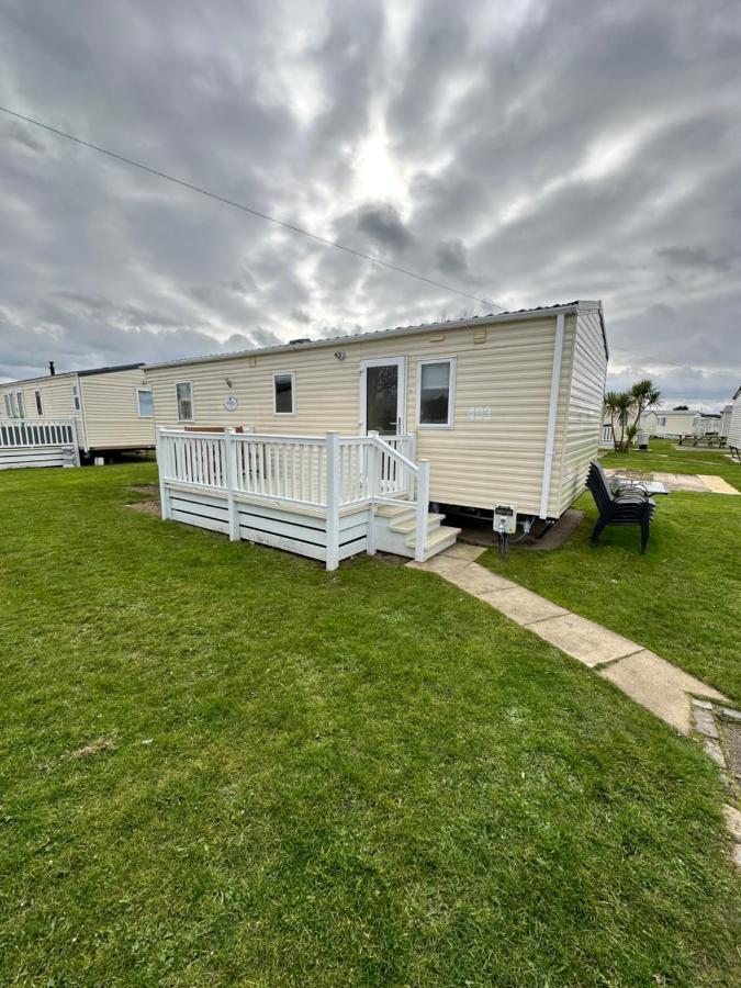 6 Berth Caravan On Marine Holiday Park Rhyl Exterior foto