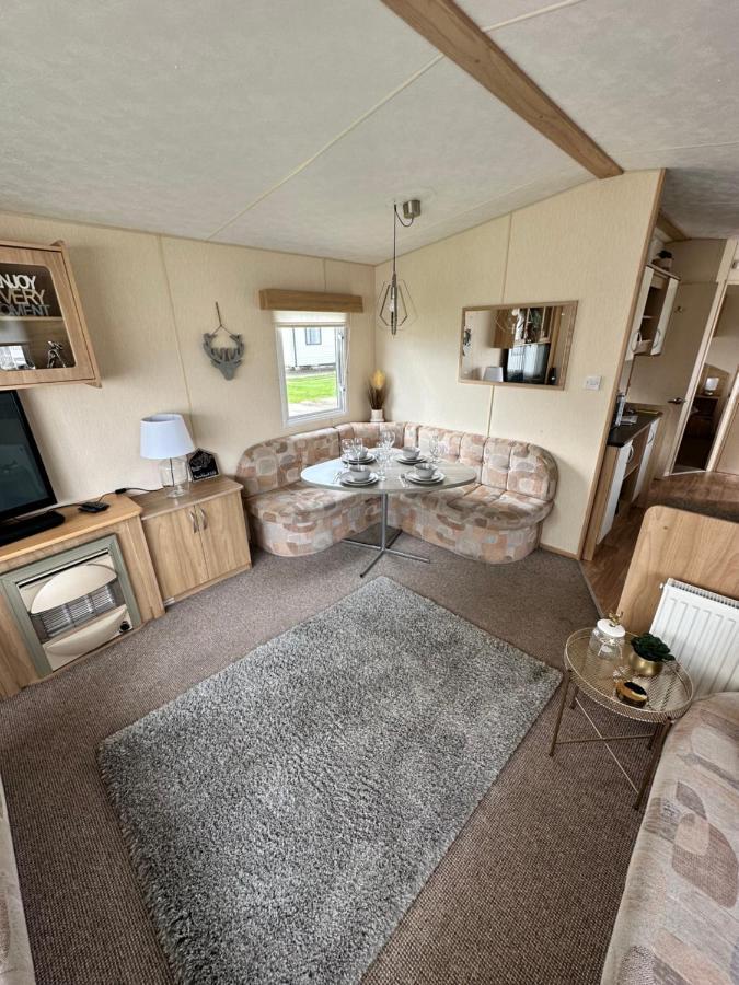 6 Berth Caravan On Marine Holiday Park Rhyl Exterior foto