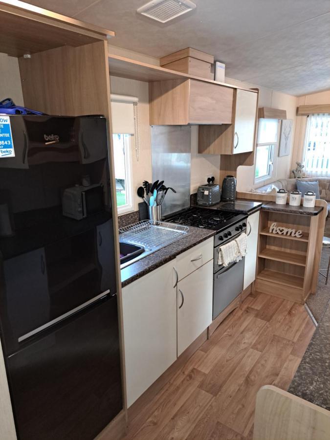 6 Berth Caravan On Marine Holiday Park Rhyl Exterior foto