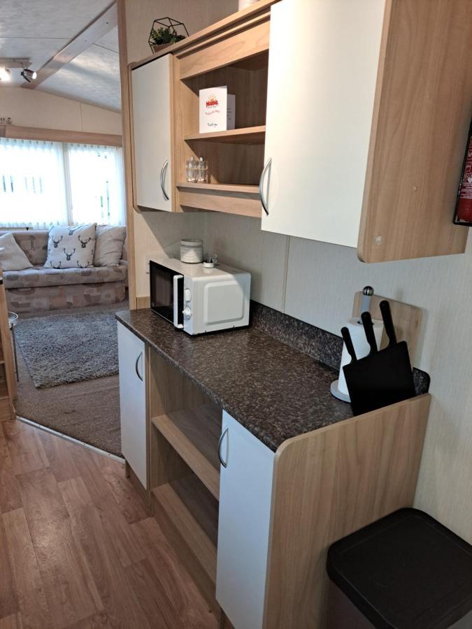6 Berth Caravan On Marine Holiday Park Rhyl Exterior foto