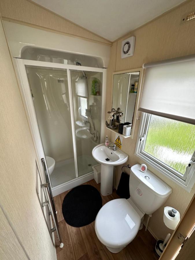 6 Berth Caravan On Marine Holiday Park Rhyl Exterior foto